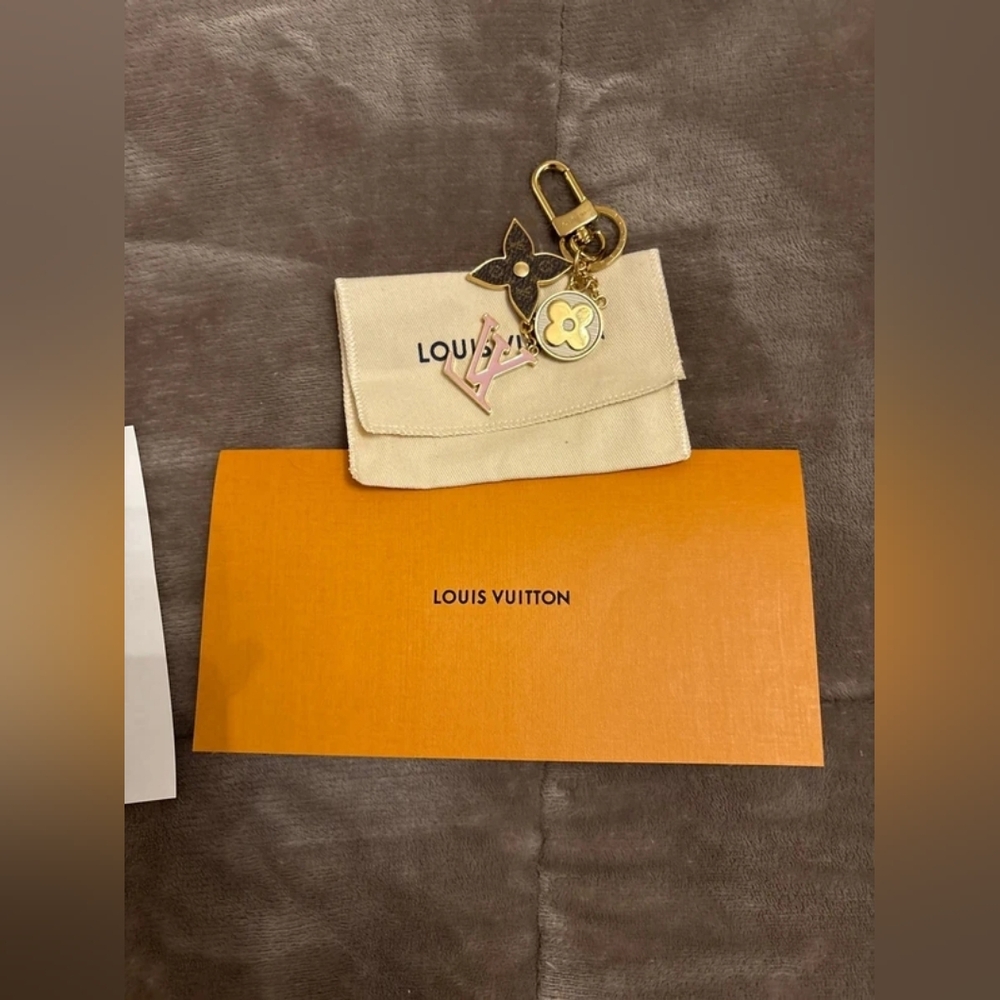 Louis Vuitton Spring Street Bag Charm and Key Holder - Picture 3 of 7